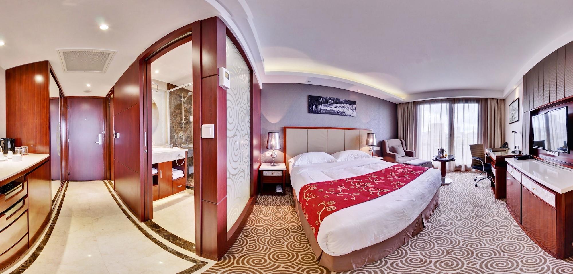Huatian Chinagora Hotel 4*