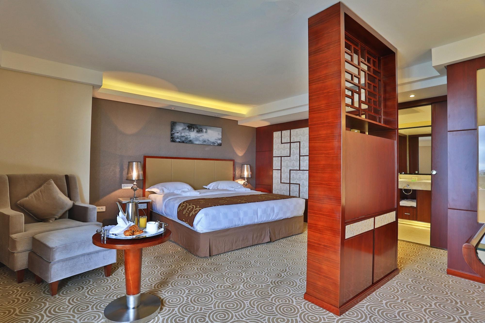 Huatian Chinagora Hotel