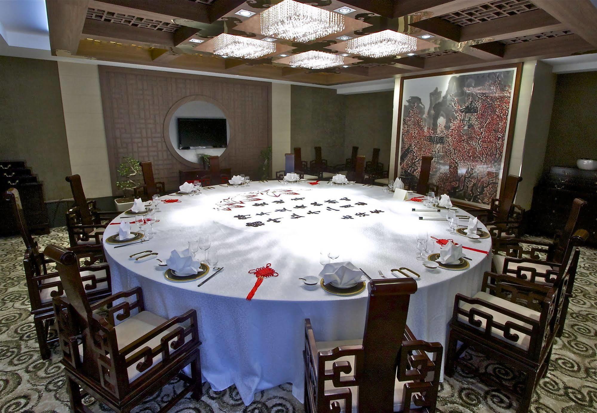 Huatian Chinagora Hotel 4*